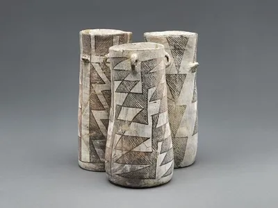 The Chaco Canyon chocolate-drinking jars have a distinct shape, with connections to similarly shaped Mayan vessels. After testing distinguishable jar fragments from an excavated trash pile in in the canyon, archaeologists determined all of the drinking jars were used to consume cacao.
